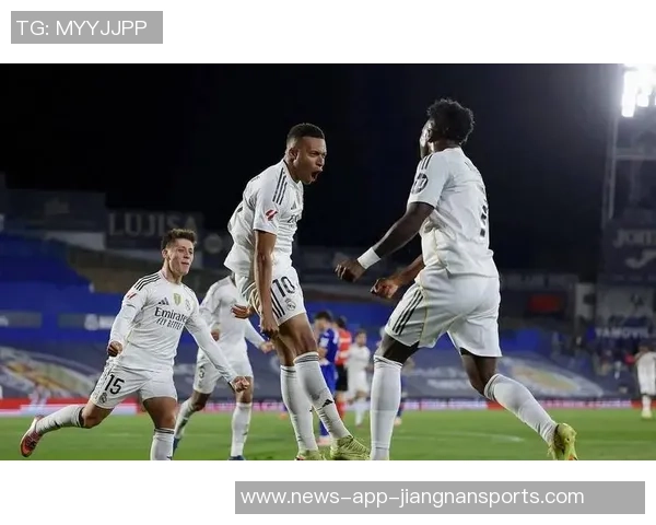 独立摄像机揭示姆巴佩场上言语抱怨对手拖延时间及补时不足问题